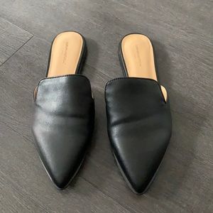 Banana Republic Leather pointed toe mule